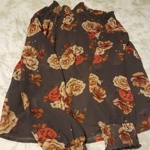 gray shirt with flowers use only ones. Smoke-free